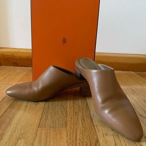 Gently used Hermès mules! Perfect for fall. Leather like new!